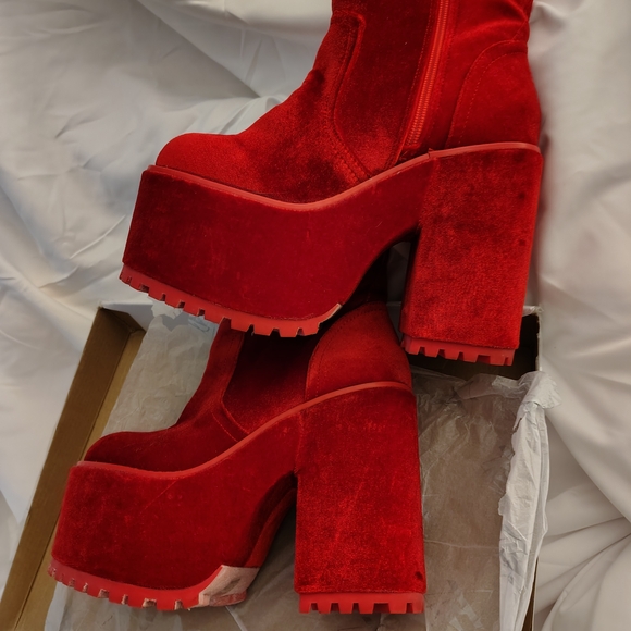 YRU Shoes - YRU Red Velvet Platform Block Heel Ankle Boots - Women